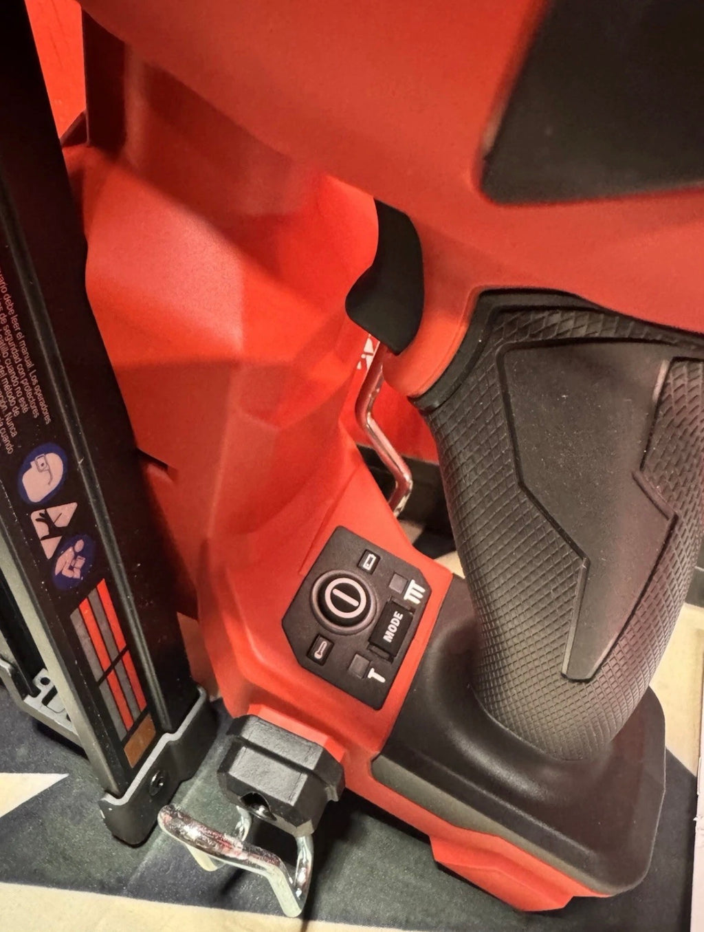 Milwaukee M18 FUEL™ 2844-20 7 GA Duplex Nailer – 21° Akkumulátoros Duplex Szegbelövő