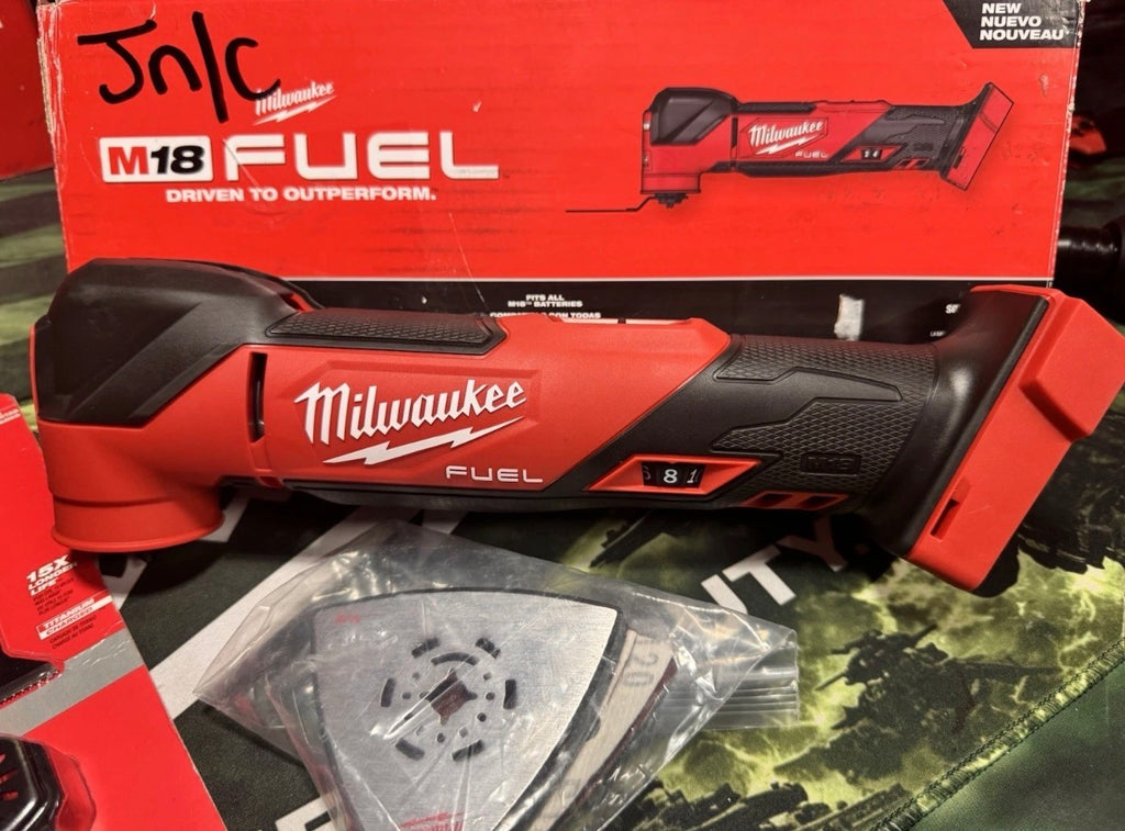 Milwaukee M18 FUEL™ Oscillating Multi-Tool + 8 részes Multi-Tool Blade Kit