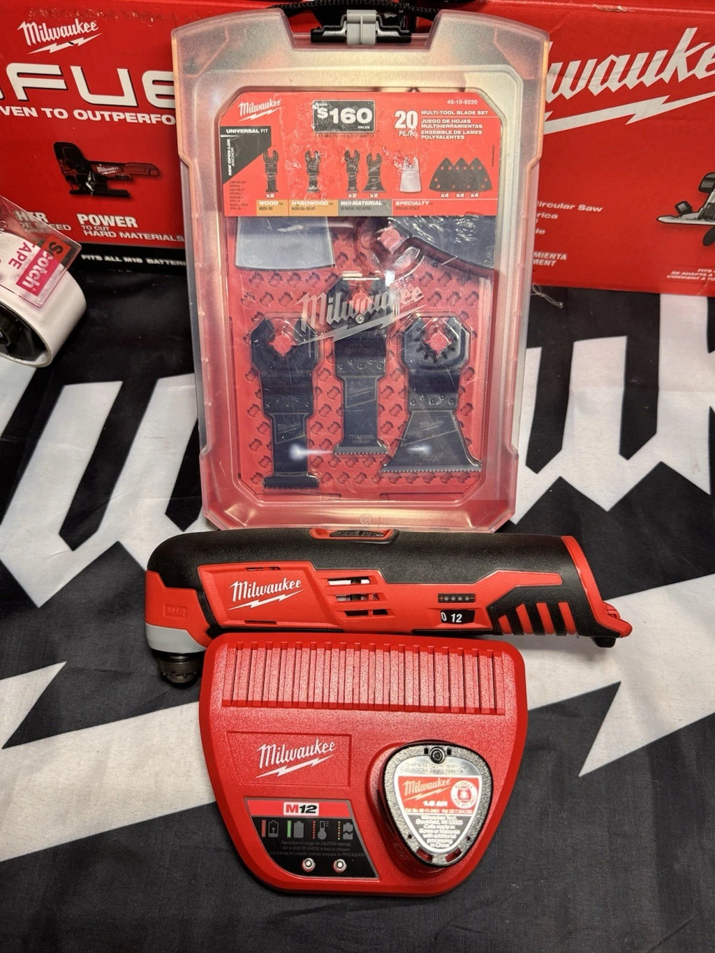 Milwaukee M12™ Oscillating Multi-Tool + 20 részes Pengekészlet