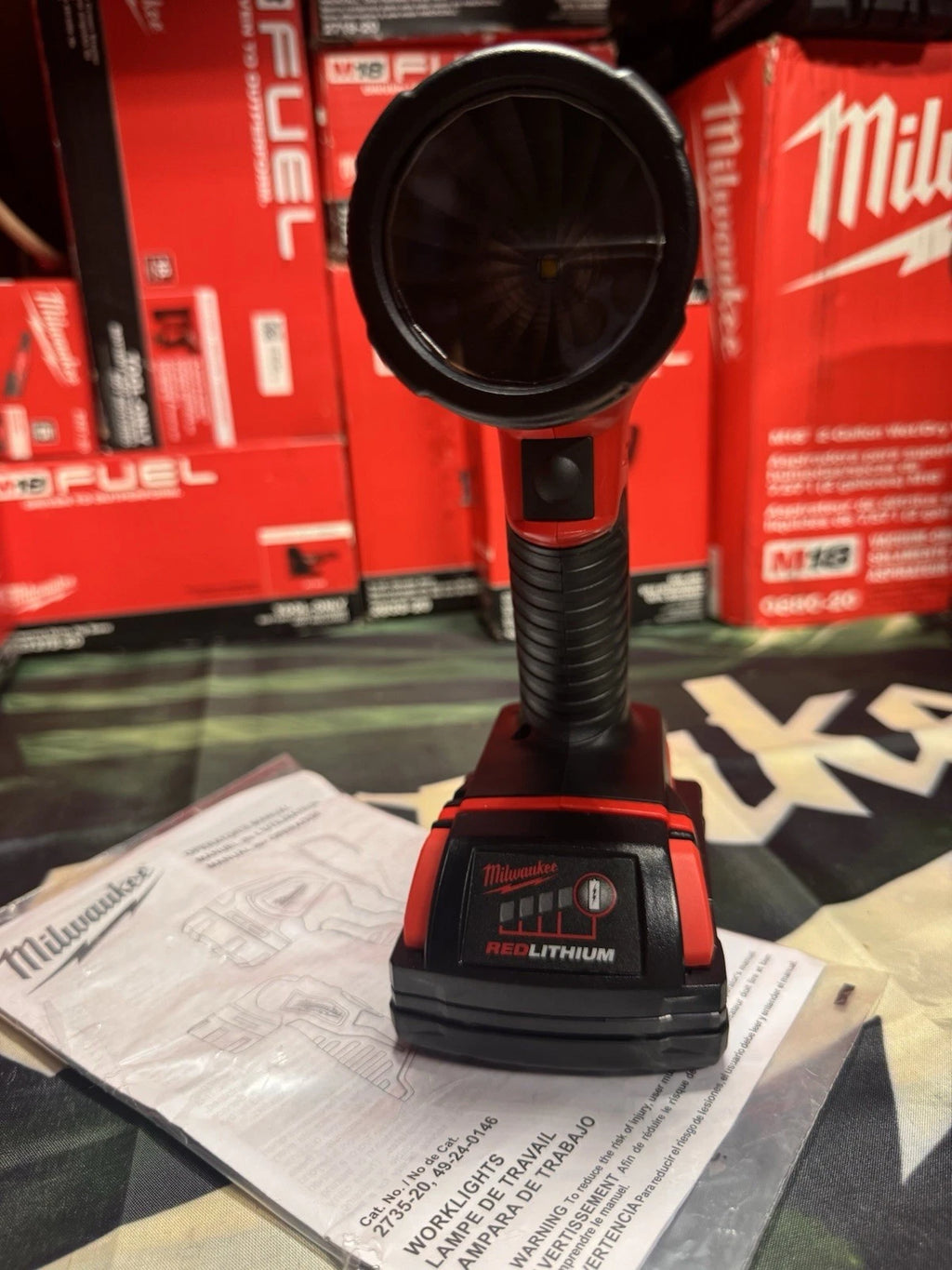 Milwaukee M18™ 2735-20 LED Munkalámpa + REDLITHIUM™ CP2.0 Akkumulátor