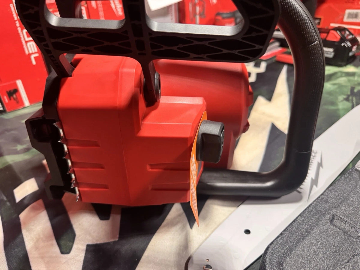 Milwaukee M18 FUEL™ 2727-20 16″ Akkumulátoros Láncfűrész