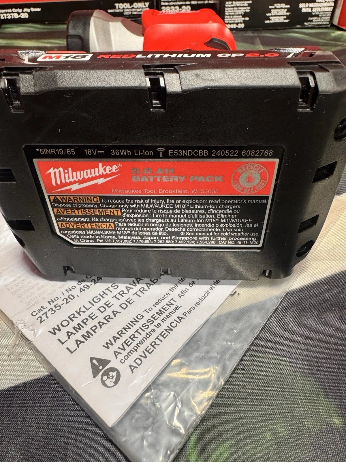 Milwaukee M18™ 2735-20 LED Munkalámpa + REDLITHIUM™ CP2.0 Akkumulátor